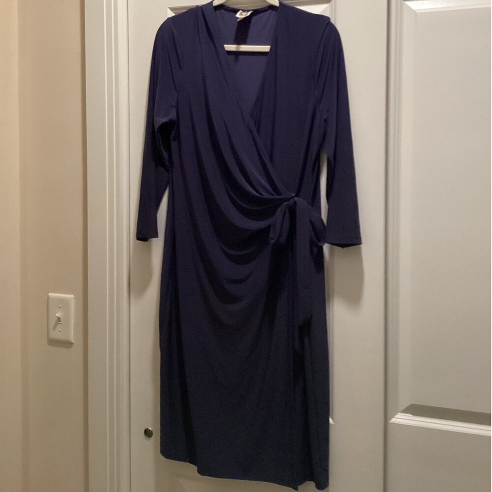 Navy Long‑Sleeve Wrap Dress – Elegant Tie‑Waist Midi